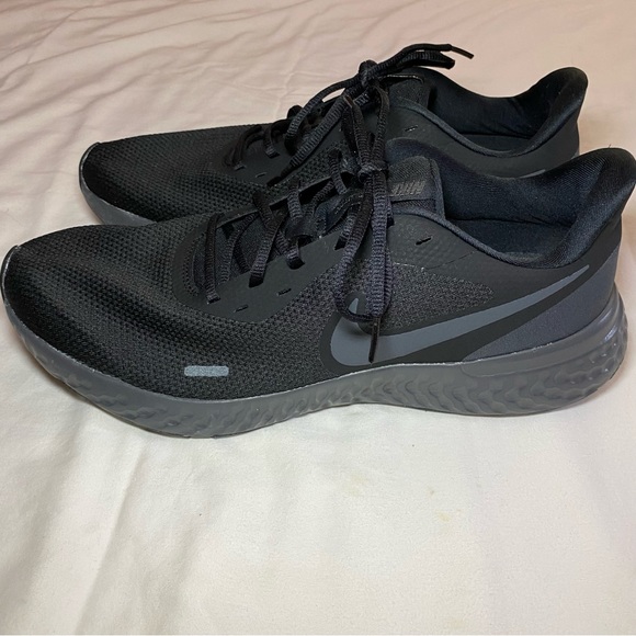 Black Men’s Nike Running Shoes - Picture 8 of 11